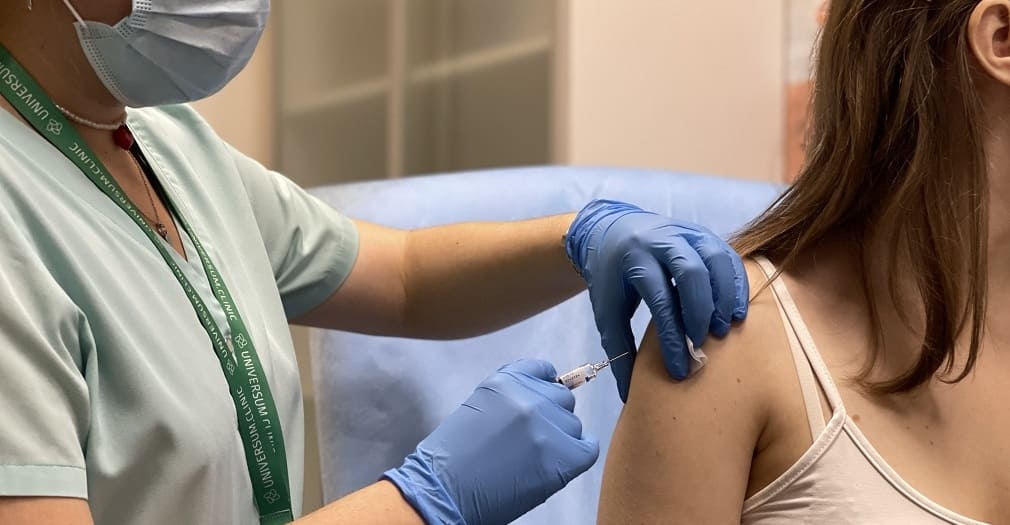 Ін'єкція вакцини від кліщового енцефаліту
